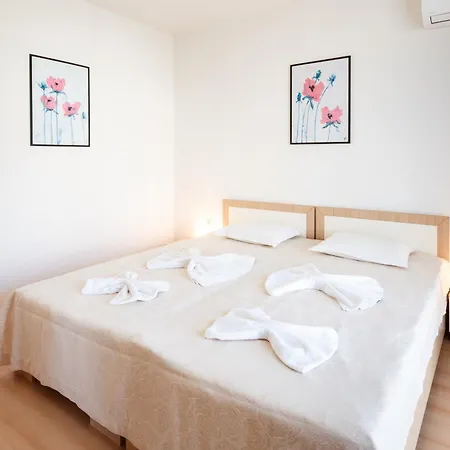 Charming 1 Bedroom * Sunny Beach
