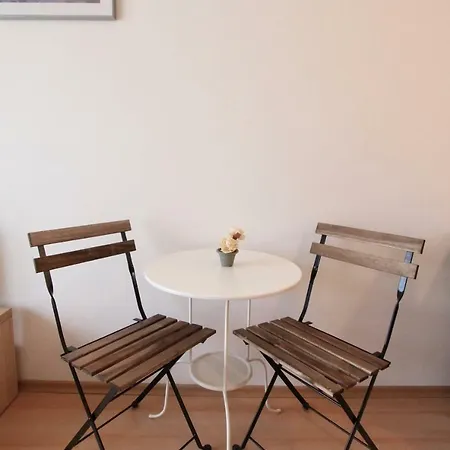 Charming 1 Bedroom *